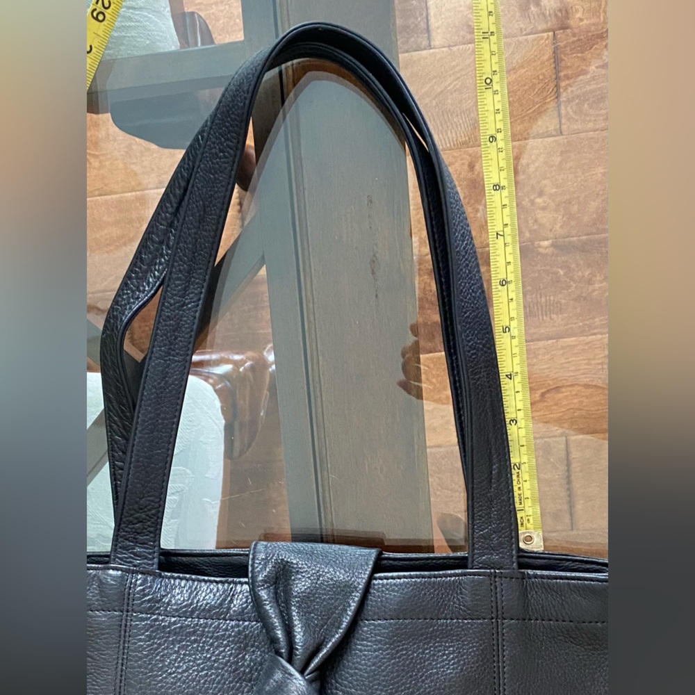Jones New York Black Leather Bag - Minimalist Classic Elegance with Bow Detail - Picture 9 of 10